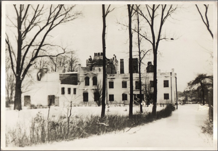 Zbombardowany (wrzesień 1939), wypalony budynek Gimnazjum